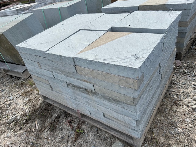 Lot 21: 3 pallets 2.5" Driveway Pavers 3